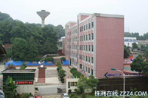 以火车头精神激励学子 ——株洲市田心中学